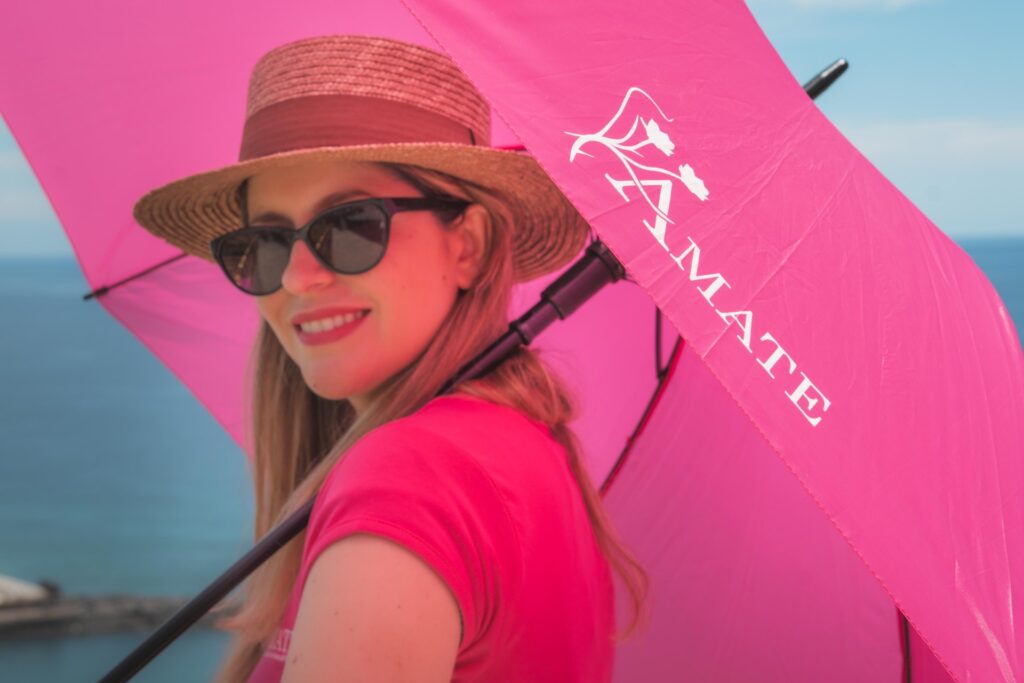 Amate - Paraguas rosa con el logo de Ámate